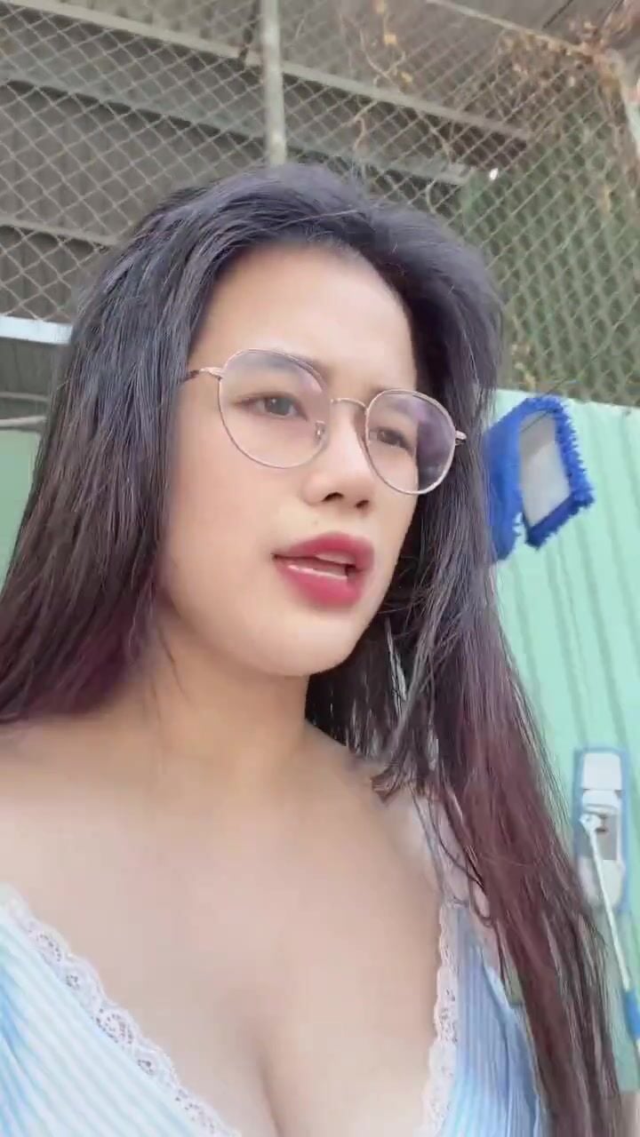 E gái Vu to Bị mất trộm quần Lót Lên mạng kêu cứu